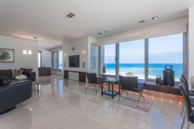 Sea front mini penthouse for sale in Herbert Samuel, TelAviv Luxury