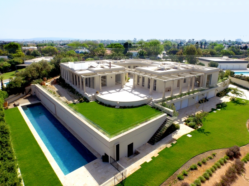 Exclusive estate on the shoreline in Caesarea Luxury real estate